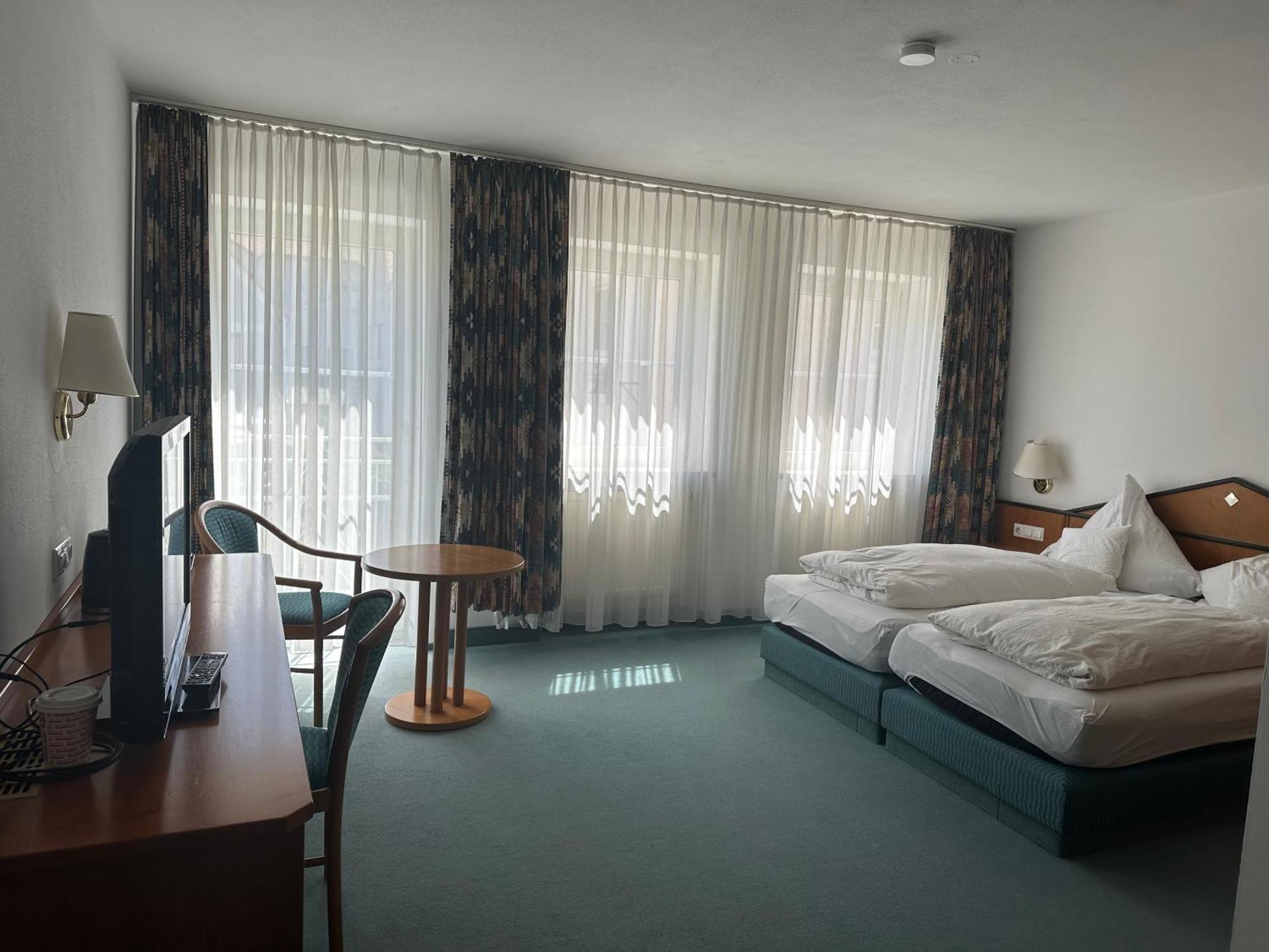 St Hotel Reichertshofen Buitenkant foto
