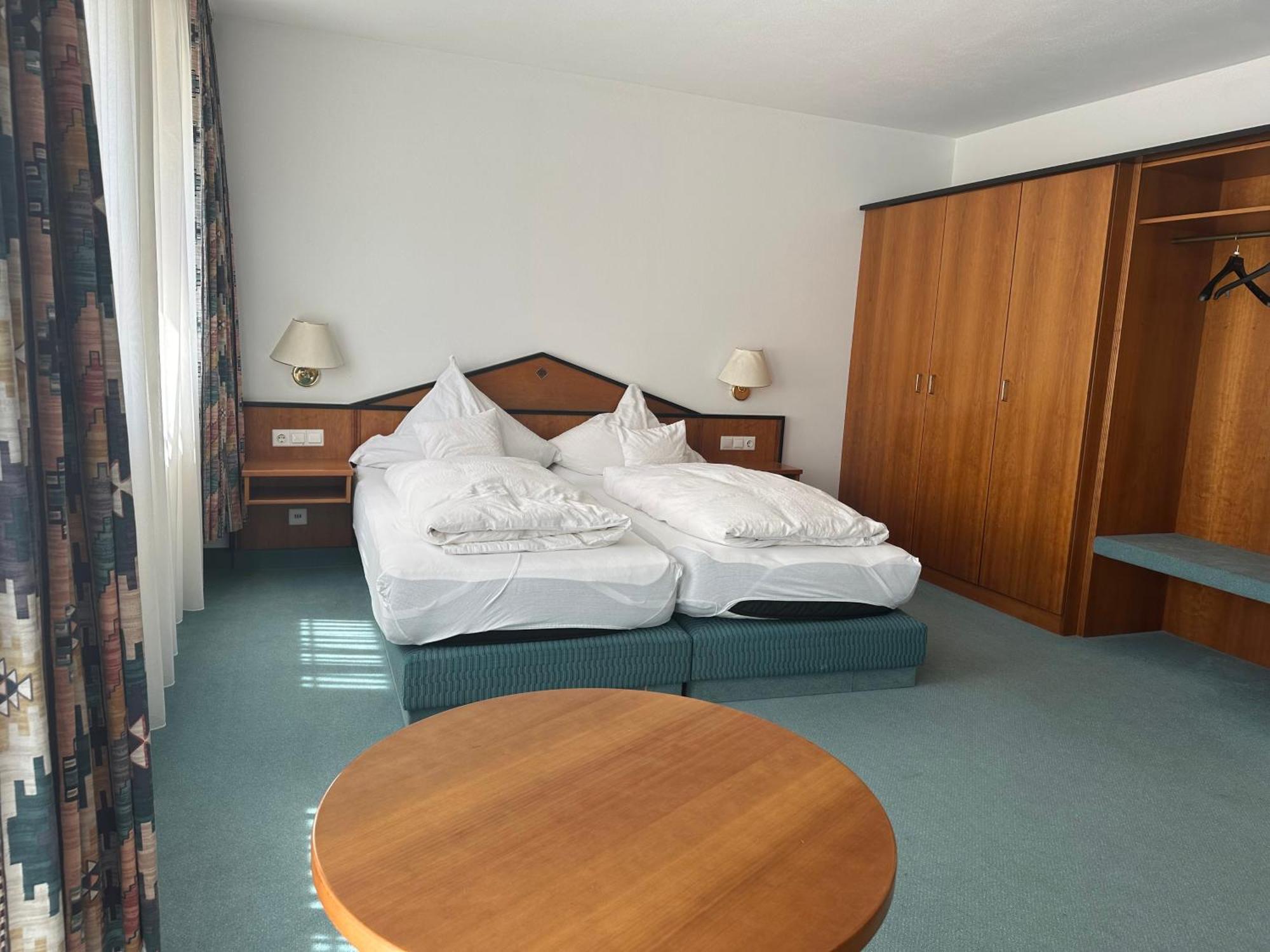 St Hotel Reichertshofen Buitenkant foto