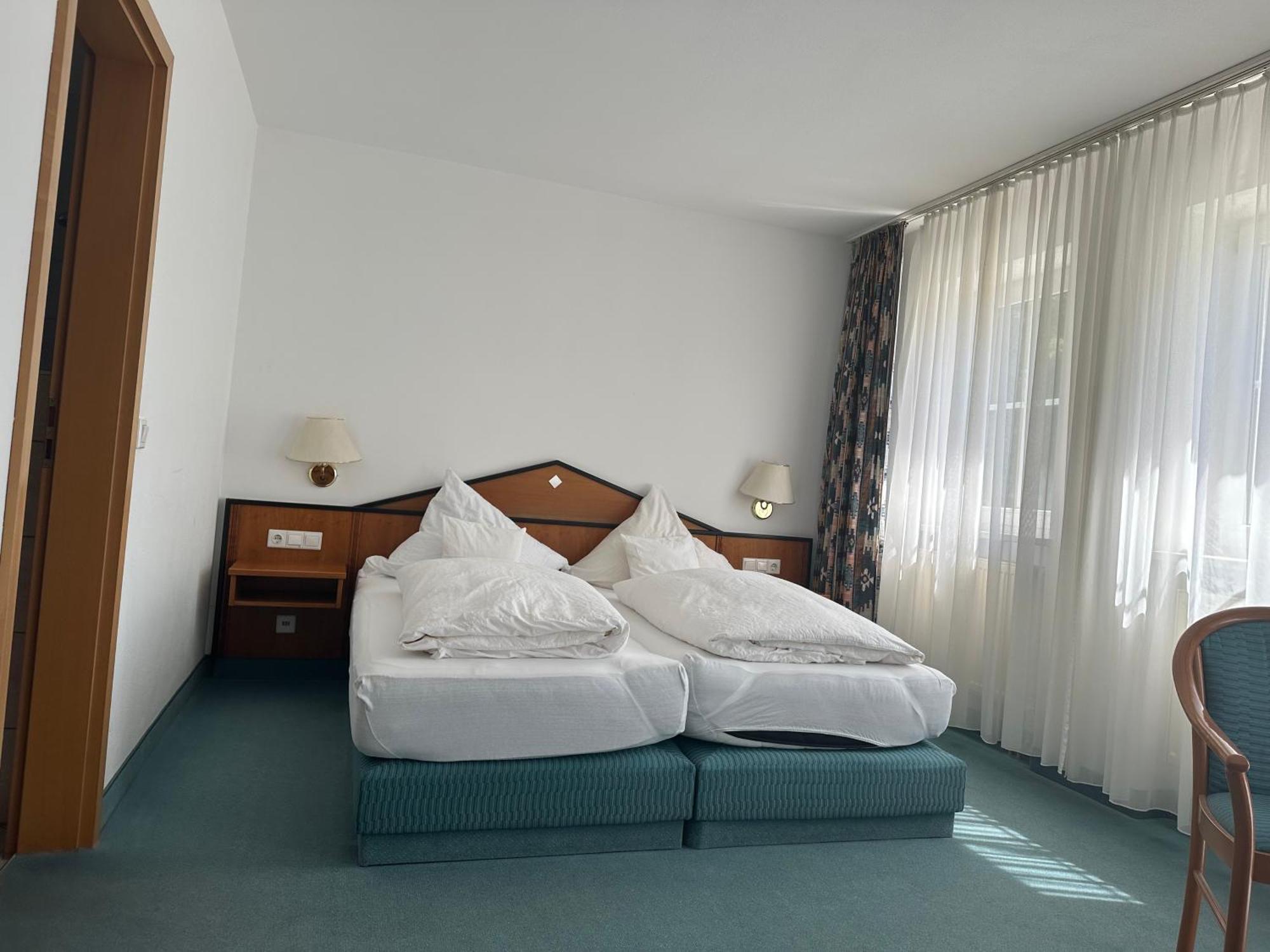 St Hotel Reichertshofen Buitenkant foto