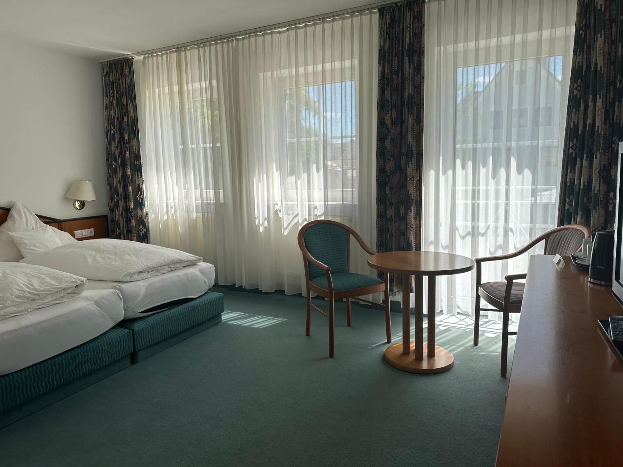 St Hotel Reichertshofen Buitenkant foto