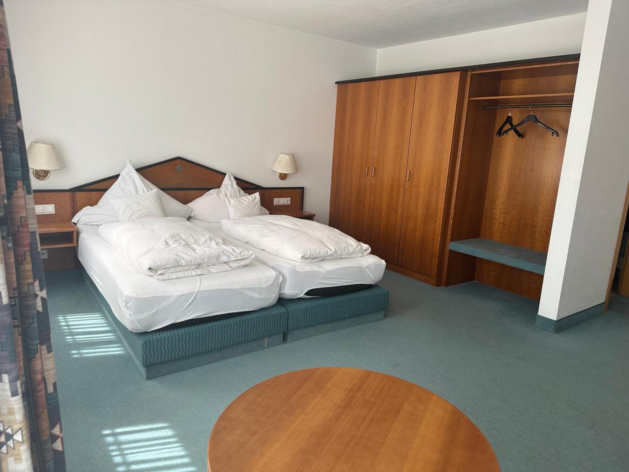 St Hotel Reichertshofen Buitenkant foto