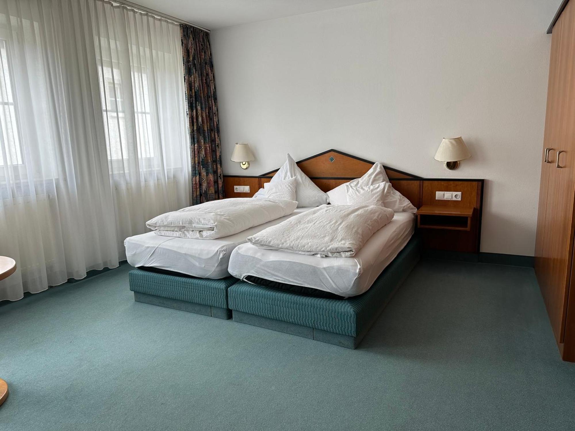 St Hotel Reichertshofen Buitenkant foto